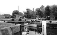 The Lock 1961, Chertsey