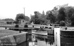 The Lock 1961, Chertsey