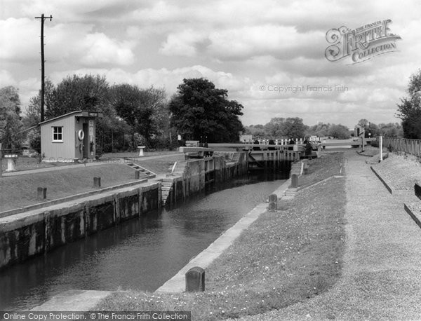 Photo of Chertsey, The Lock 1962