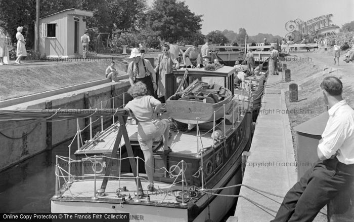 Photo of Chertsey, The Lock c.1950