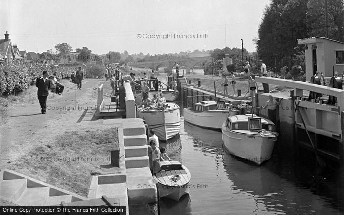 Photo of Chertsey, The Lock c.1950