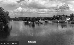 The River Thames 1962, Chertsey
