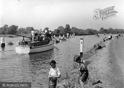 The Thames 1949, Chertsey