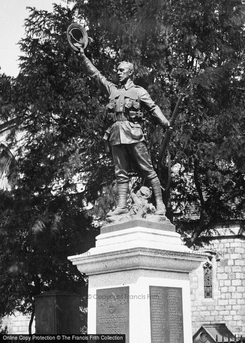 Photo of Chertsey, War Memorial 1923