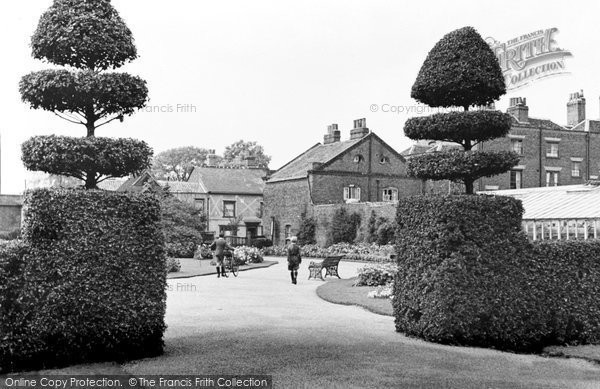 Photo of Cheshunt, Grundy Park c.1955