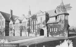 Queen's School 1891, Chester