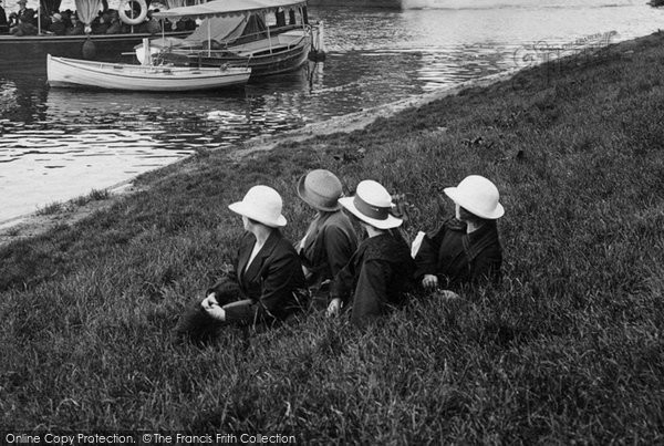 Photo of Chester, Women By The River Dee 1923