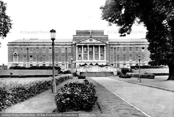 Photo of Chesterfield, Town Hall c.1950