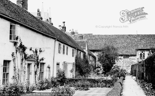 Photo of Chichester, The Vicars Close c.1960