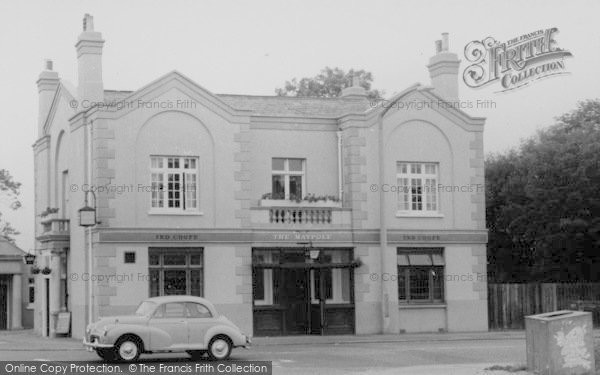 Photo of Chigwell Row, The Maypole c.1965