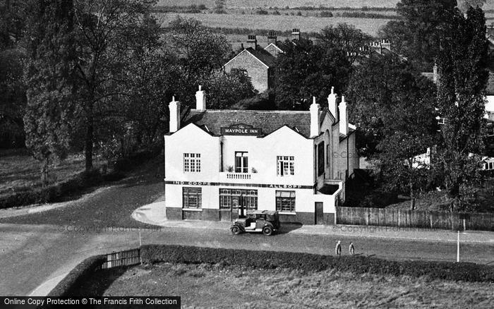 Photo of Chigwell Row, The Maypole Inn c.1935