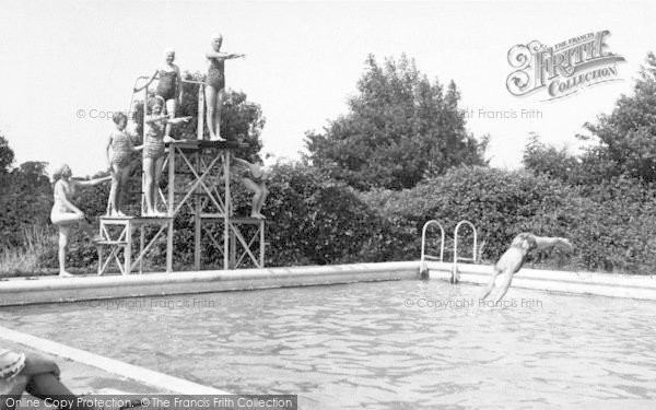 Photo Of Chigwell Row The Swimming Pool C 1955 Photo Of Chigwell Row The Swimming Pool C 1955