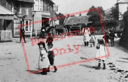 Children At The Cross 1900, Child Okeford
