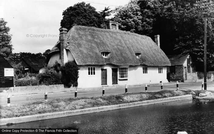 Photo of Childrey, Lesters Cottage c.1960