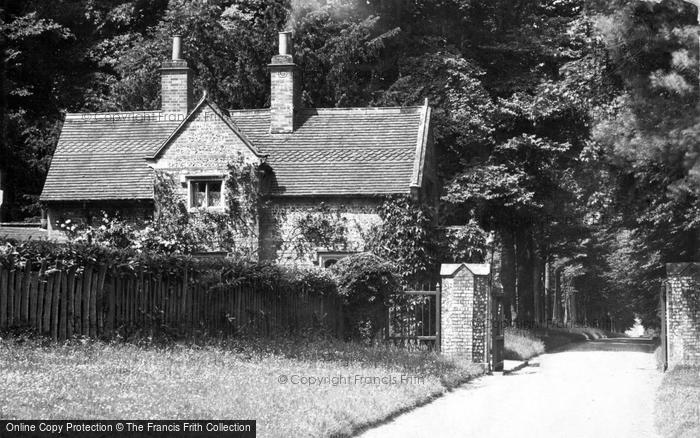 Photo of Chilton Foliat, Littlecote, The Lodge And Drive c.1930