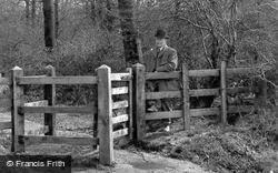Epping Forest, Man At The Gate 1906, Chingford