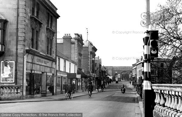 Photo of Chippenham, New Road c.1955