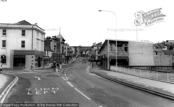 Photo of Chippenham, New Road c.1960