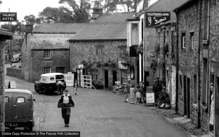 Photo of Chipping, Tillotsons Arms,Talbot Street c.1955