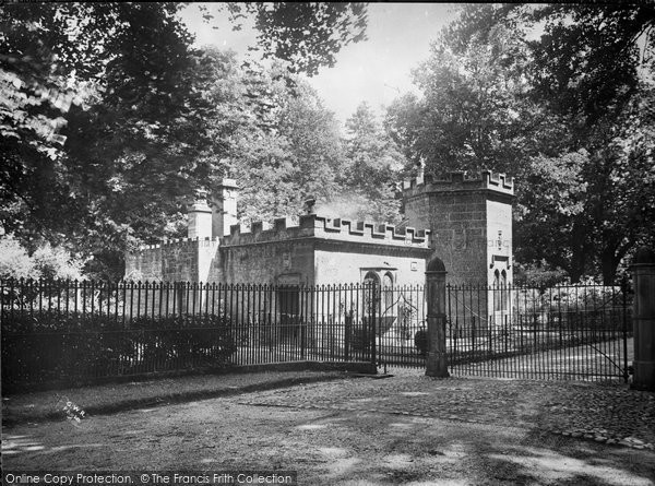 Photo of Chirk, Brynkinalt Lodge c.1930