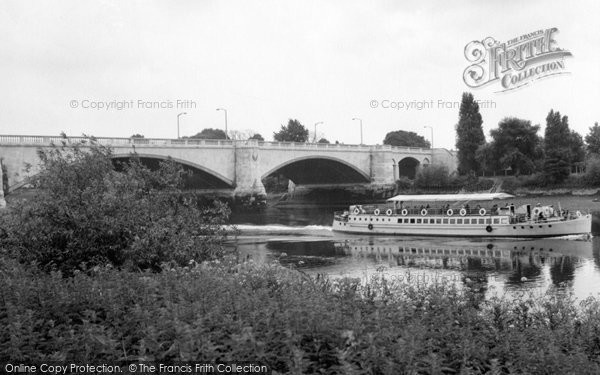 Photo of Chiswick, Bridge 1961