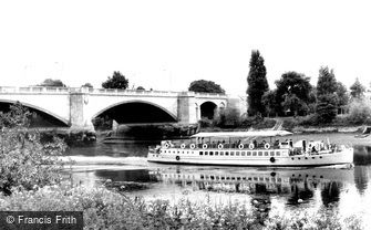 Chiswick, Chiswick Bridge c1960