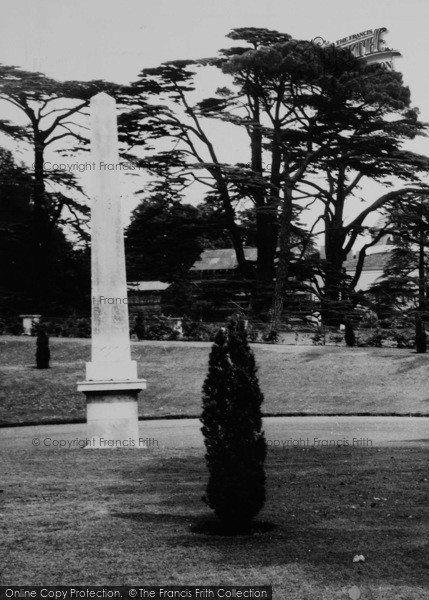 Photo of Chiswick, Chiswick House, The Obelisk c.1960