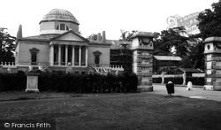 The House And Grounds c.1960, Chiswick