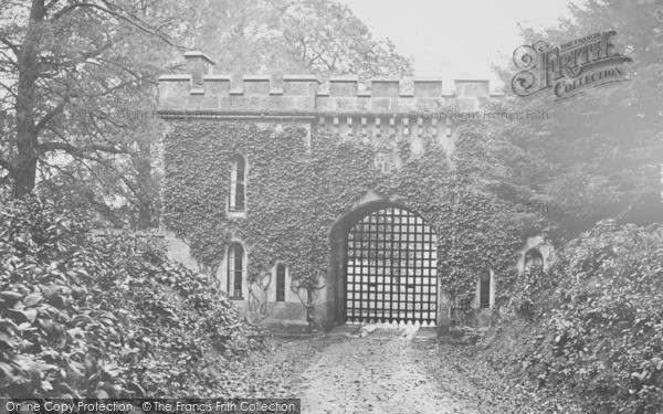 Photo of Cholmondeley, Somerset Lodge c.1940