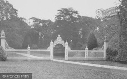 Cholmondeley, The Castle,  White Gates c.1940, Cholmondeley Castle