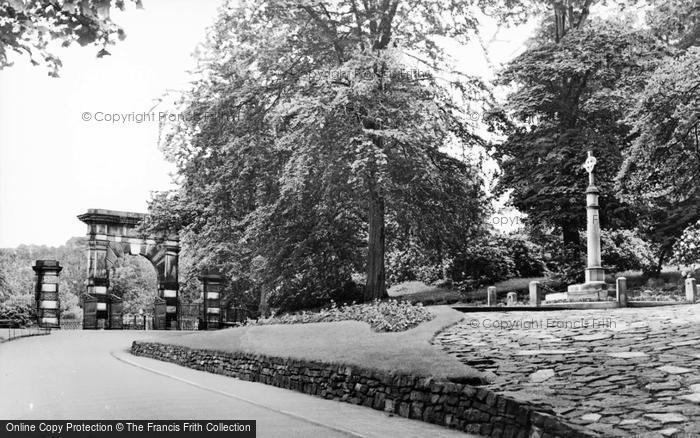 Photo of Chorley, Astley Park, War Memorial c.1935
