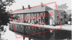 Canalside Cottages c.1965, Chorleywood