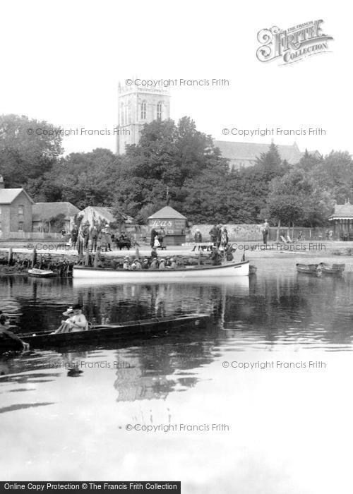 Photo of Christchurch, The River 1918