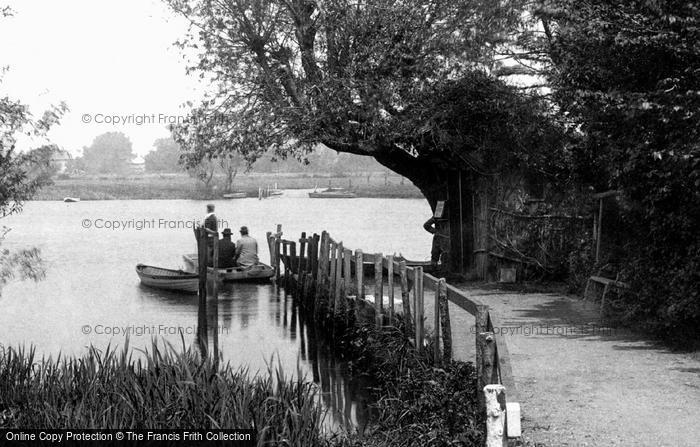 Photo of Christchurch, Wick Ferry, West Bank 1900