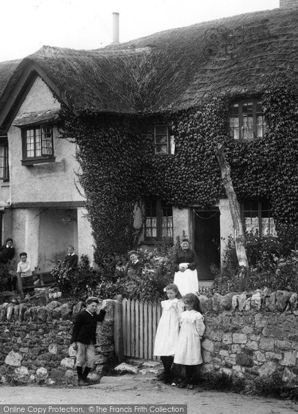 Photo of Chudleigh Knighton, Children At The Clay Cutters Arms 1907