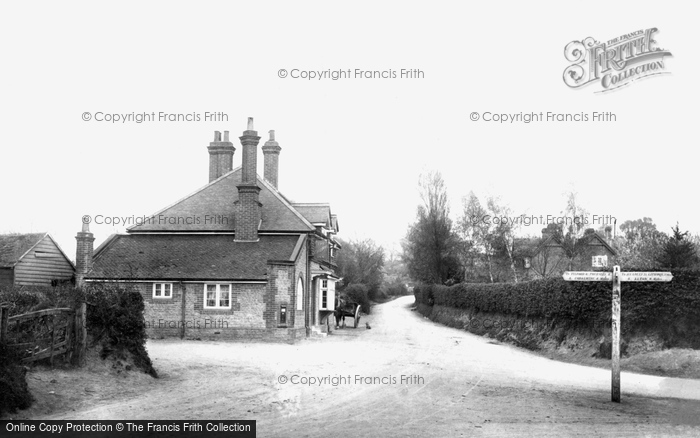 Photo of Churt, Crossways Inn 1906 - Francis Frith