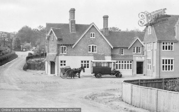 Photo of Churt, Vehicles, Pride Of The Valley Hotel 1924