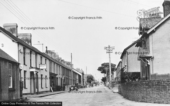 Photo of Chwilog, The Village c.1955