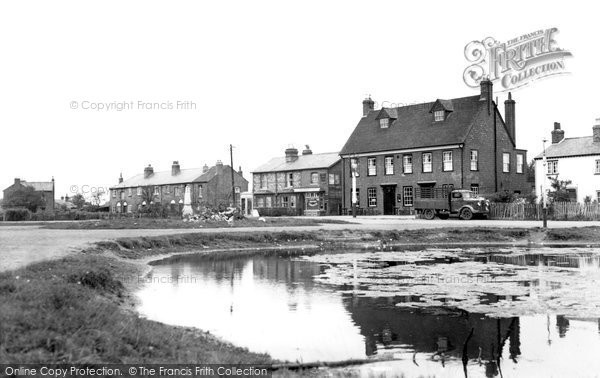 Photo of Cippenham, the Pond and Swan Inn 1950