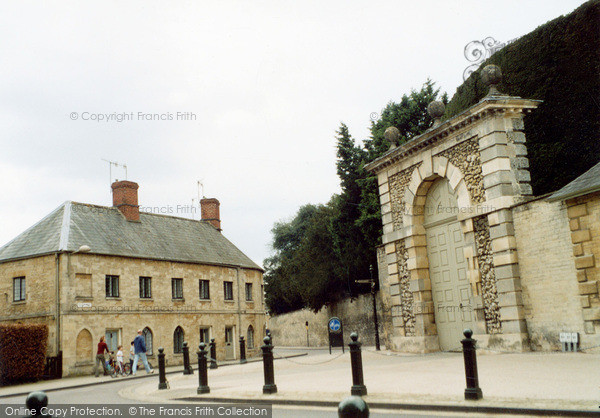 Photo of Cirencester, Park Lane 2004