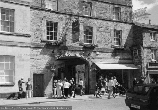 Photo of Cirencester, Woolmarket, Dyer Street  2004