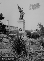 Clacton-on-Sea, Garden Of Remembrance, War Memorial c.1960, Clacton-on-Sea