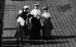 Clacton-on-Sea, Mother And Daughters, The Pier 1907, Clacton-on-Sea
