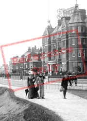 Clacton-on-Sea, Promenading Ladies 1904, Clacton-on-Sea