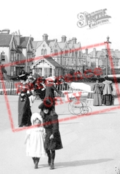 Clacton-on-Sea, Promenading Ladies, The Parade 1904, Clacton-on-Sea