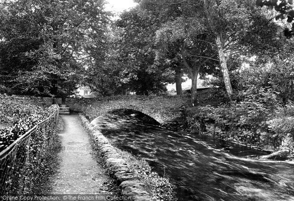 Photo of Clapham, Brokken Bridge 1900