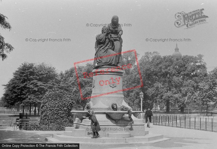 Photo of Clapham, Fountain On Common 1899