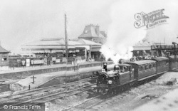 Station, Stroudley 'd' Class Locomotive c.1905, Clapham Junction