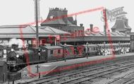 Train In The Station 1899, Clapham Junction