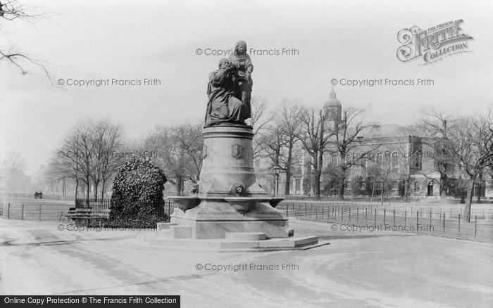Photo of Clapham, The Fountain 1899